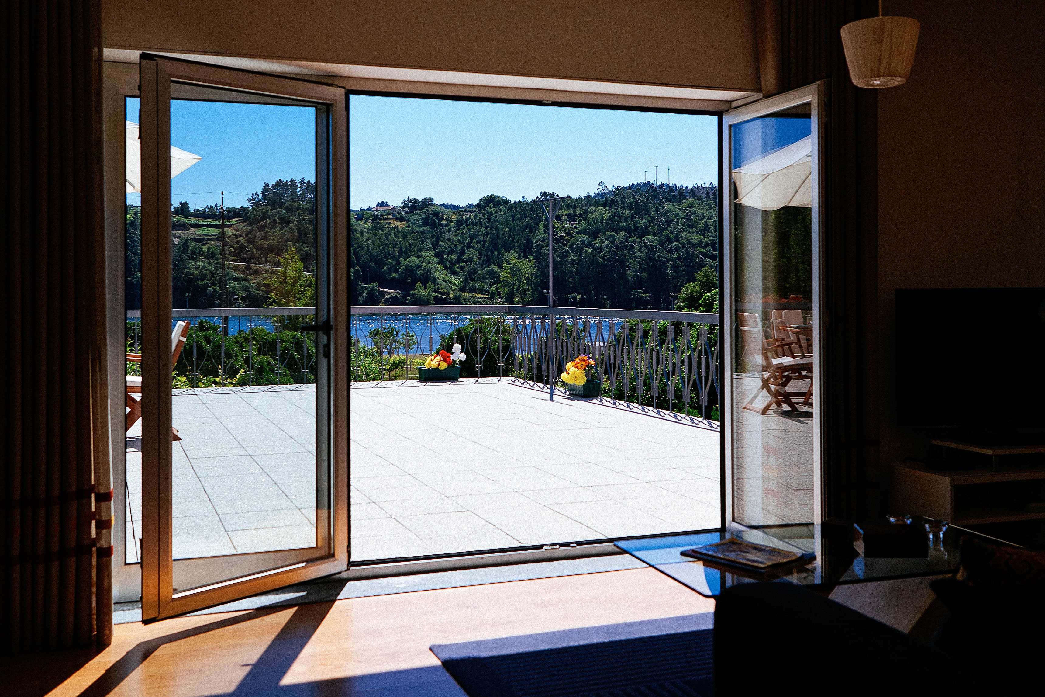 Vista sobre o Rio Douro a partir do interior da casa